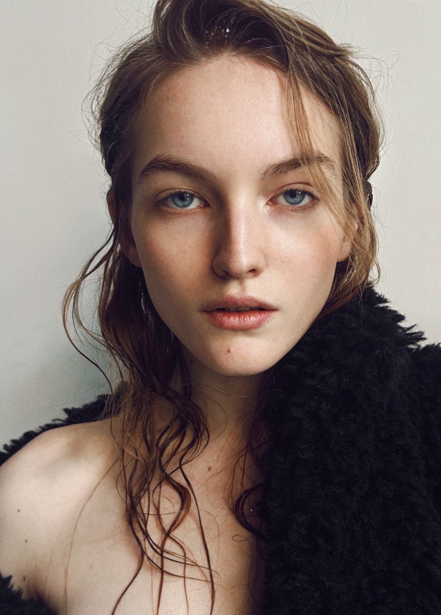 LILLY ALDEN photo
