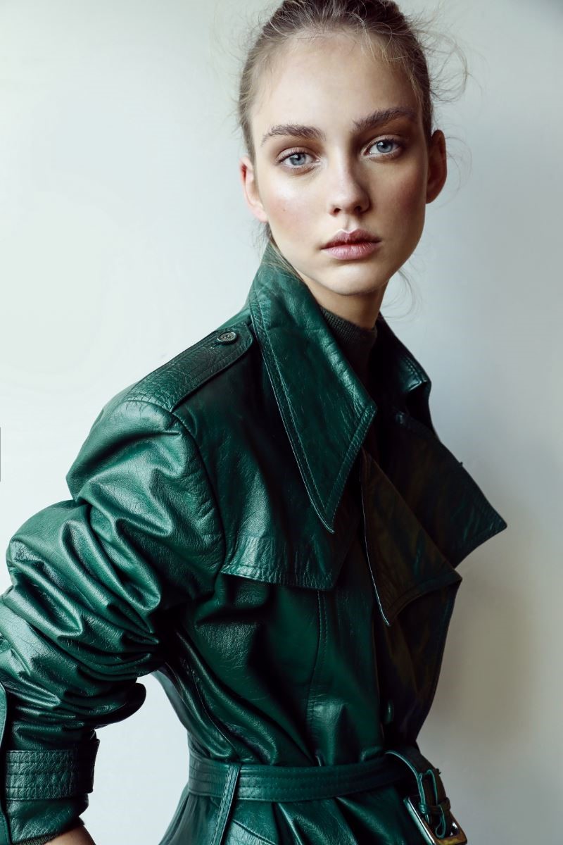 ALEXANDRA MOLCHANOVA photo